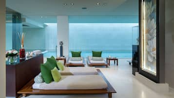 Couples treatment room(s), sauna, hot tub, steam room