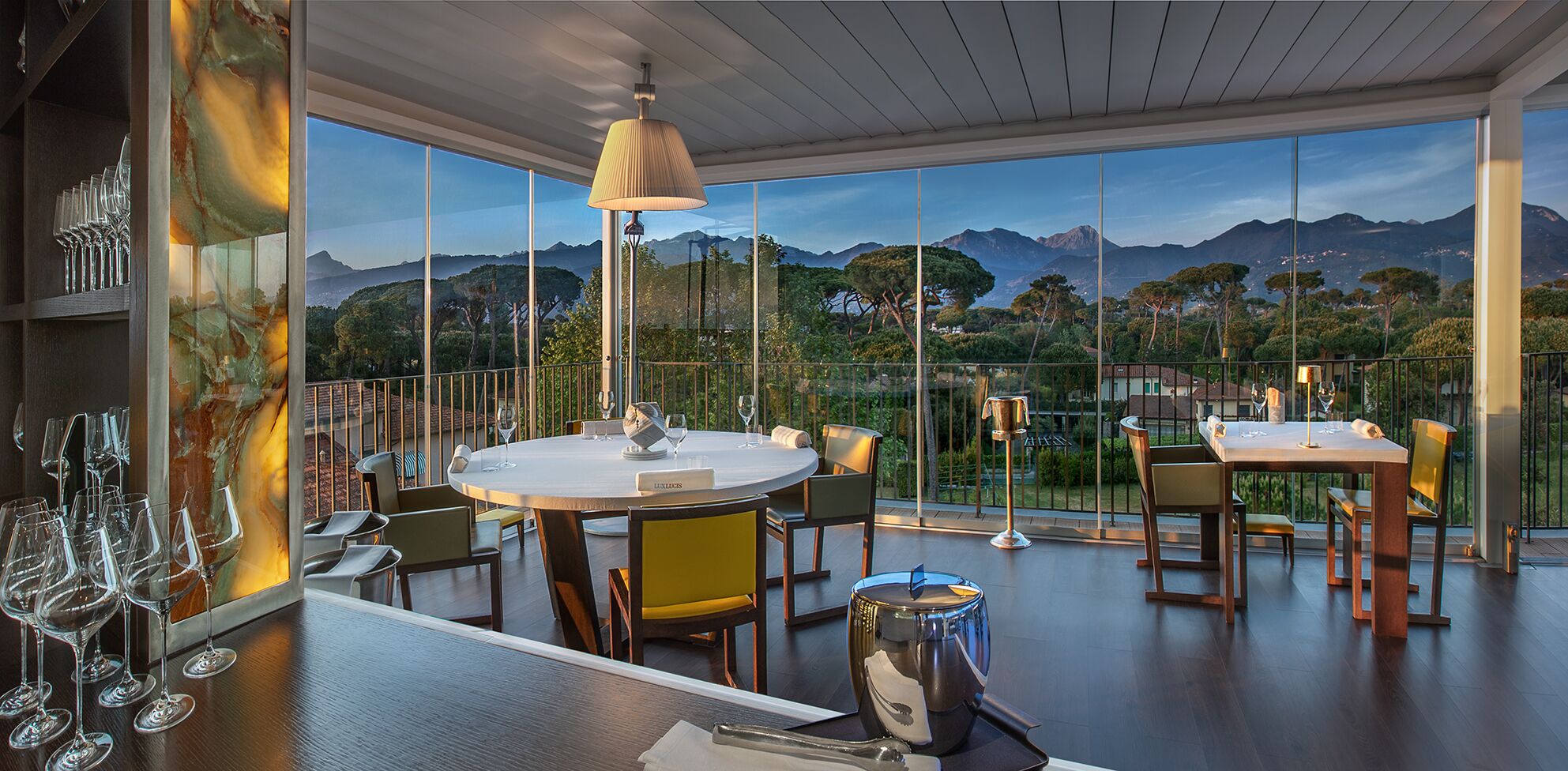 3 restaurants, lunch, dinner, brunch served; italian cuisine