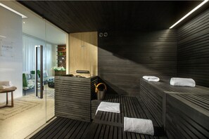 Couples treatment room(s), sauna, hot tub, steam room