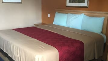 Standard Room, 1 King Bed, Non Smoking | Individually decorated, individually furnished, desk, blackout drapes