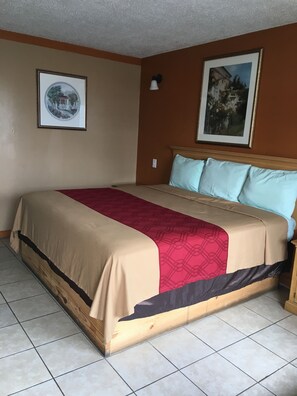 Habitación estándar, 1 cama King size, para no fumadores | Decoración personalizada, muebles diferentes y escritorio