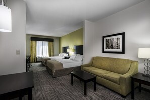 Peti besi dalam bilik, meja, seterika/papan seterika, katil bayi/kot 