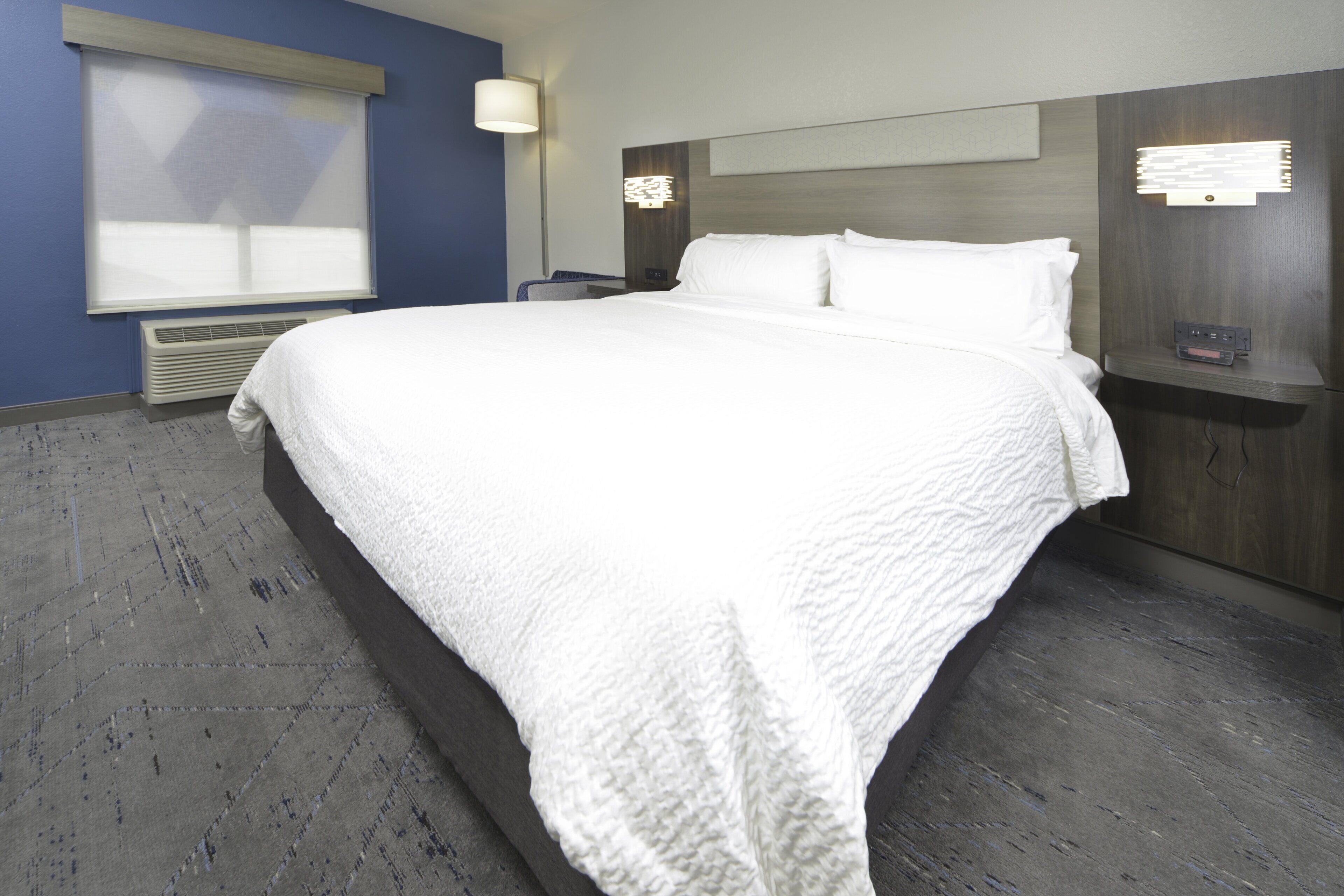 standard room, 1 king bed (leisure) | 1 bedroom, in-room safe, desk, iron/ironing board