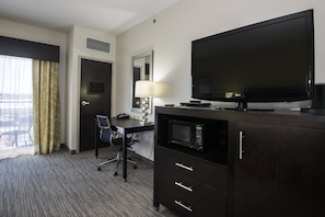 In-room safe, desk, iron/ironing board, cots/infant beds - Holiday Inn Express & Suites Conway by IHG (Conway)