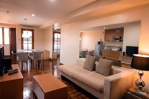 One Bedroom | Living area | 32-inch LED TV with cable channels, TV