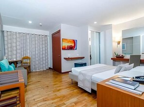 In-room safe, free WiFi, bed sheets