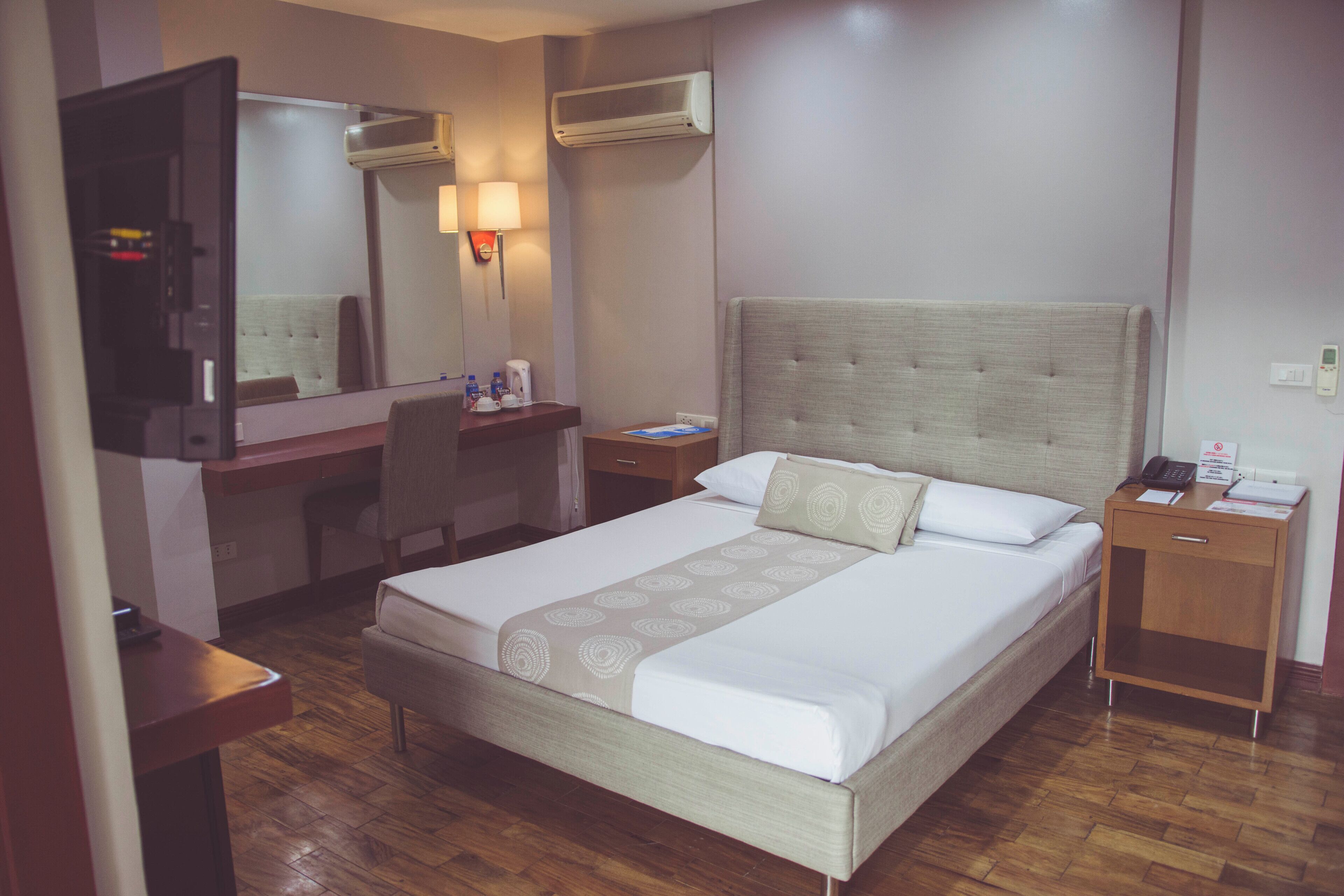 Deluxe Room with Air-conditioner | Free WiFi, bed sheets