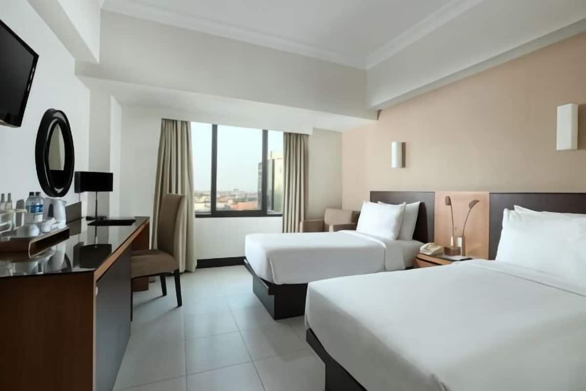Premium bedding, in-room safe, desk, laptop workspace