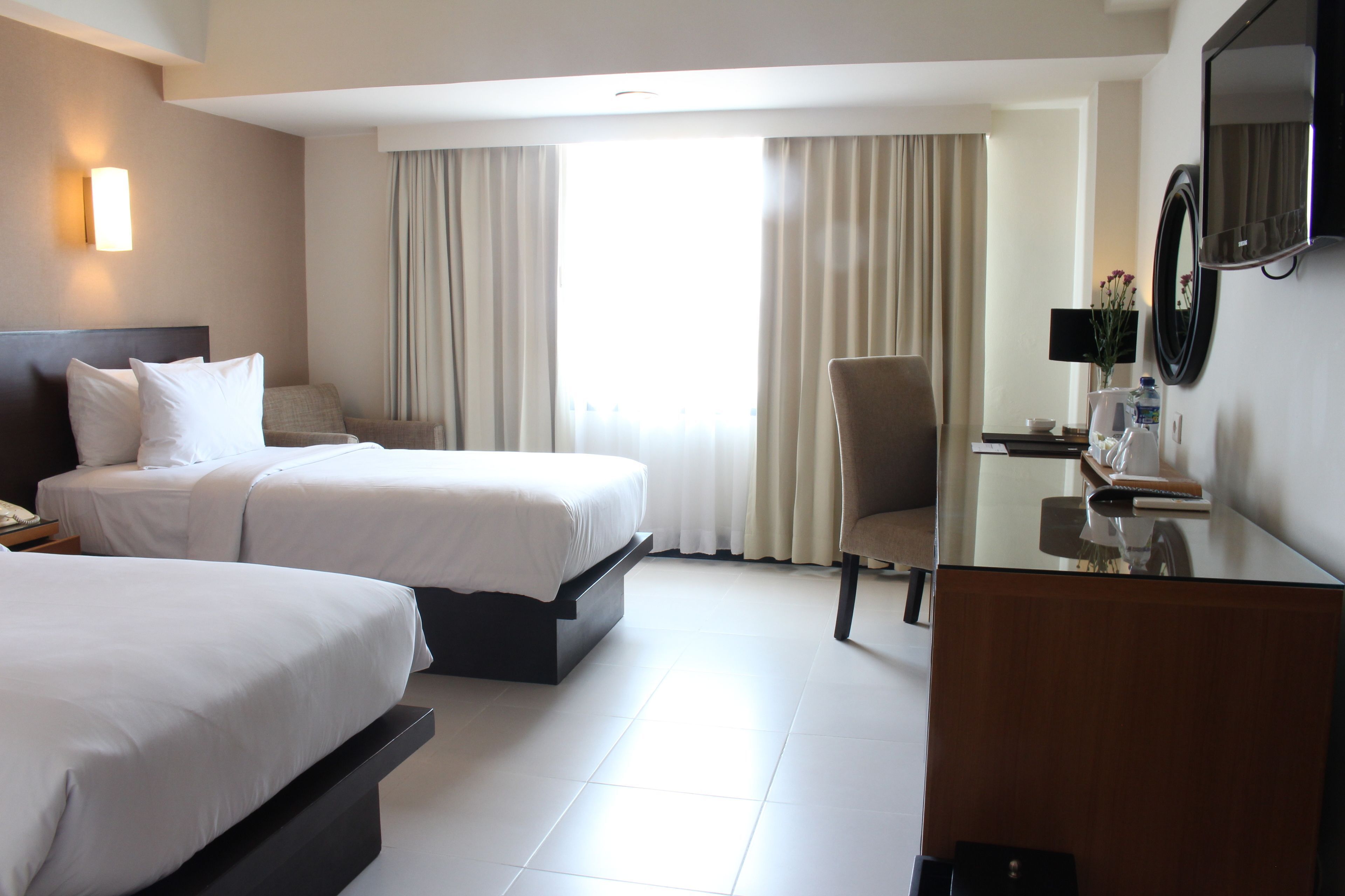 Premium bedding, in-room safe, desk, laptop workspace