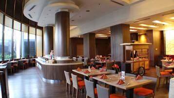 Frukostbuffé varje dag (IDR 100000 per person)