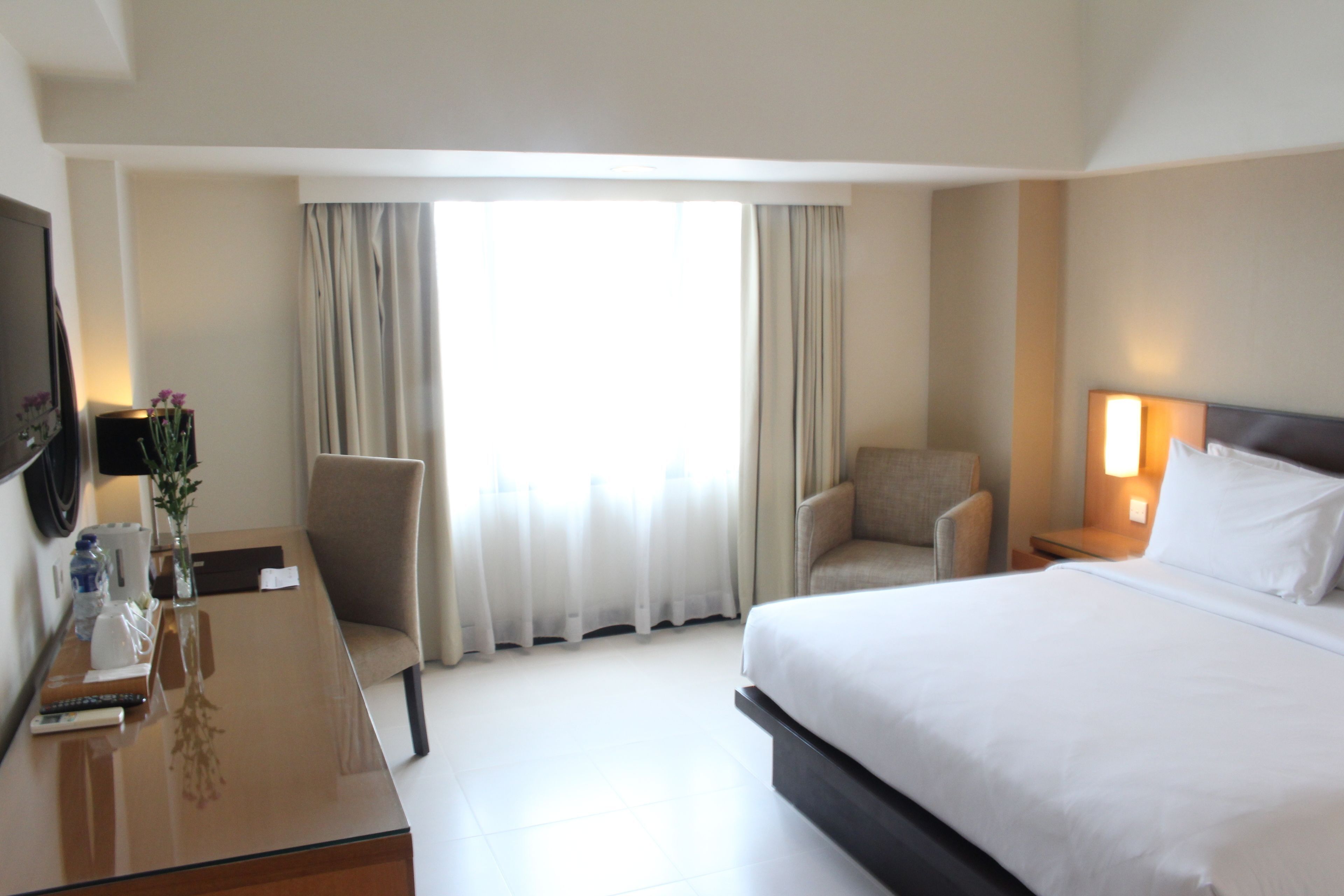 Premium bedding, in-room safe, desk, laptop workspace