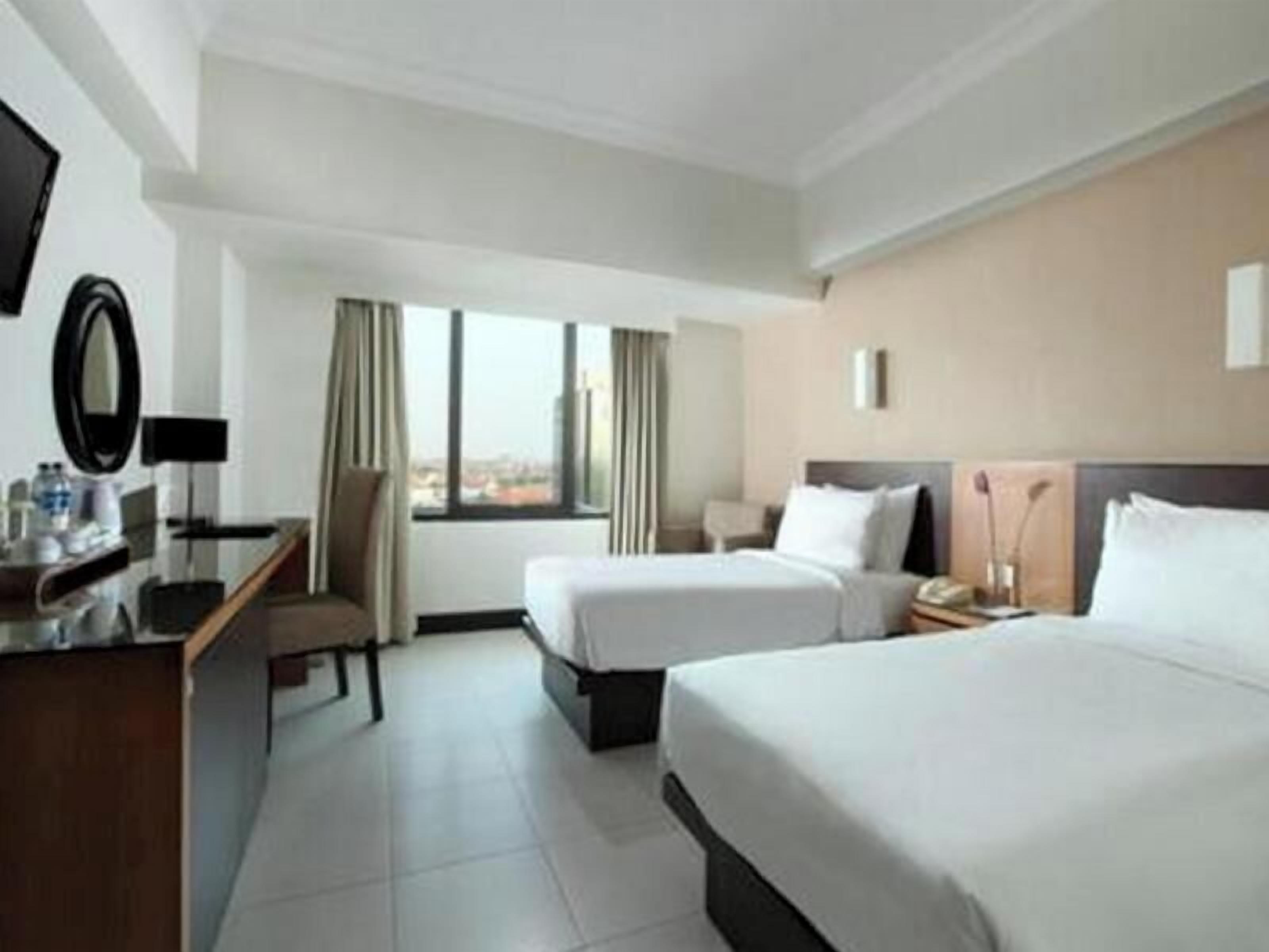 Premium bedding, in-room safe, desk, laptop workspace