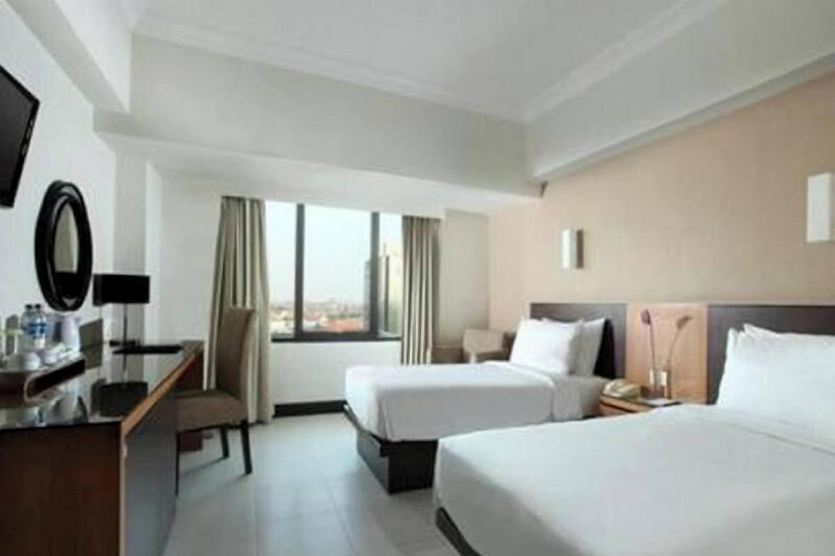 Premium bedding, in-room safe, desk, laptop workspace