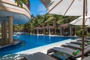 Poolside bar - Henann Garden Resort (Boracay Island)