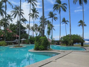 2 outdoor pools