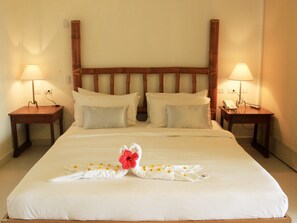 Deluxe Hillside | Individually decorated, individually furnished, desk, bed sheets
