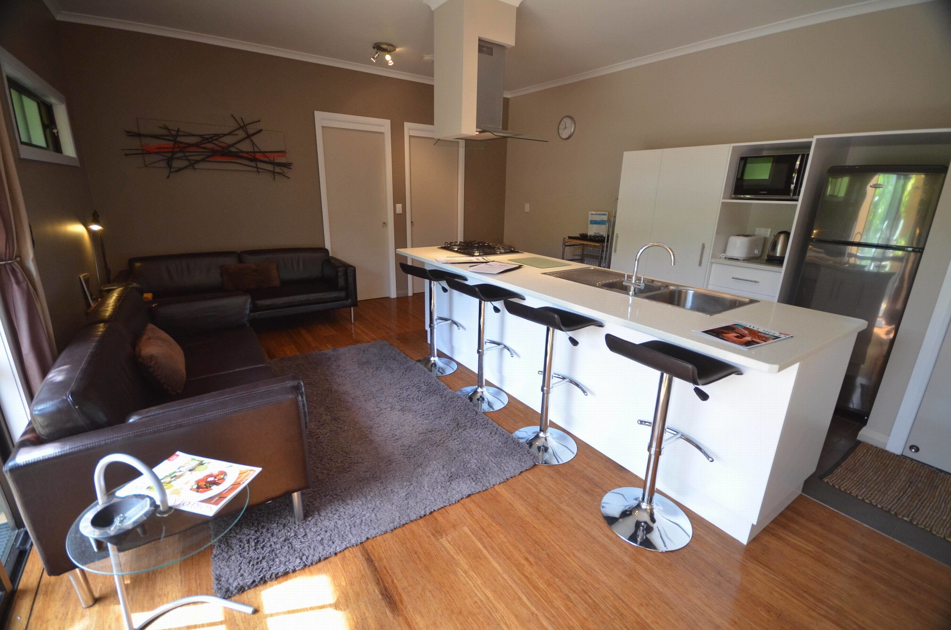 executive cottage, 2 bedrooms, jetted tub | private kitchen | fridge, microwave, oven, stovetop