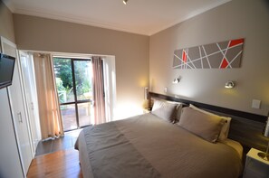 Egyptian cotton sheets, premium bedding, individually decorated, desk