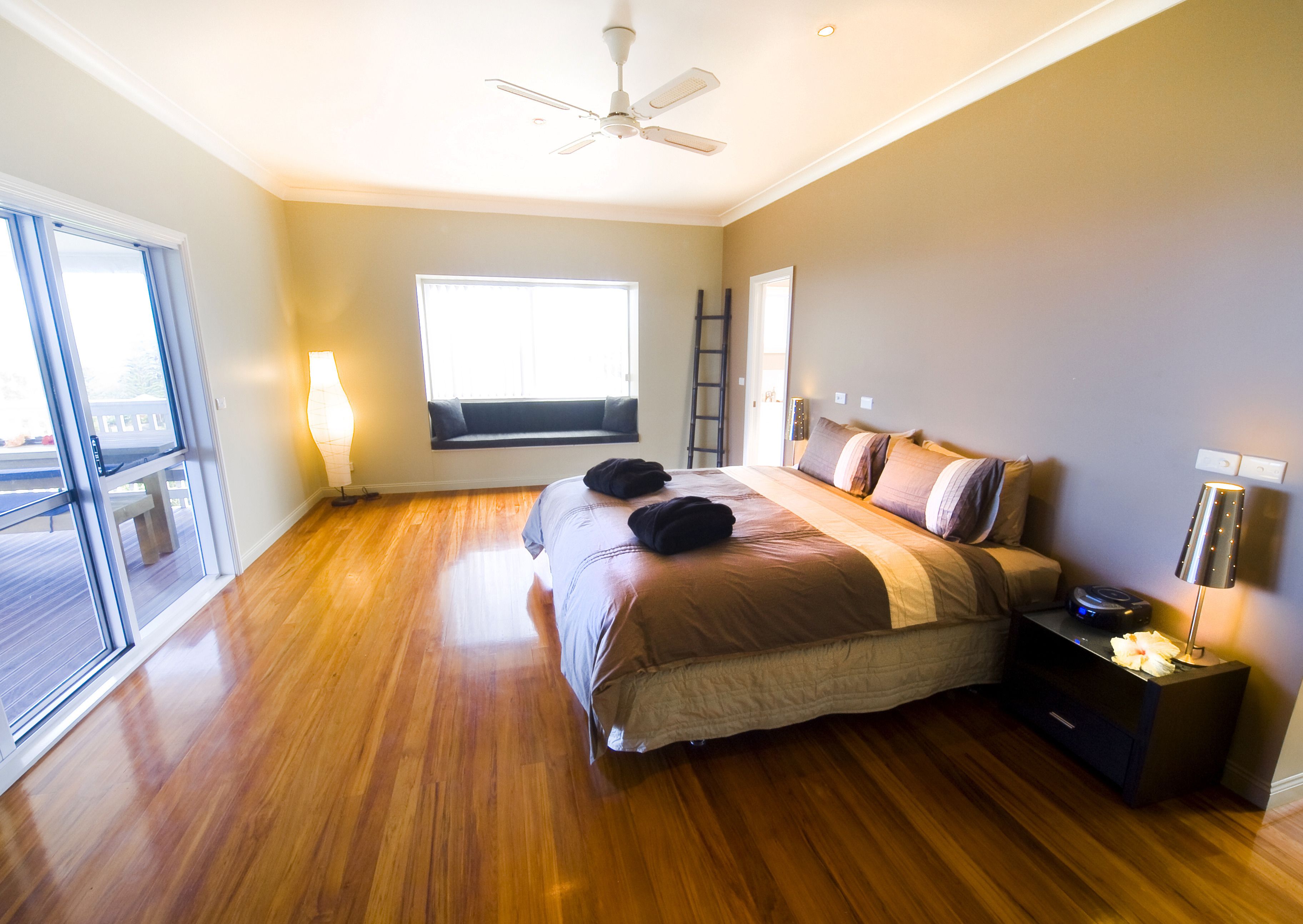 exclusive house, 5 bedrooms, hot tub, ocean view | egyptian cotton sheets, premium bedding, individually decorated, desk