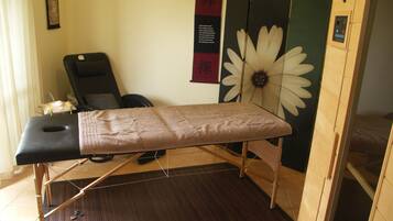 Sauna, hot tub, body treatments, hydrotherapy, hot stone massages