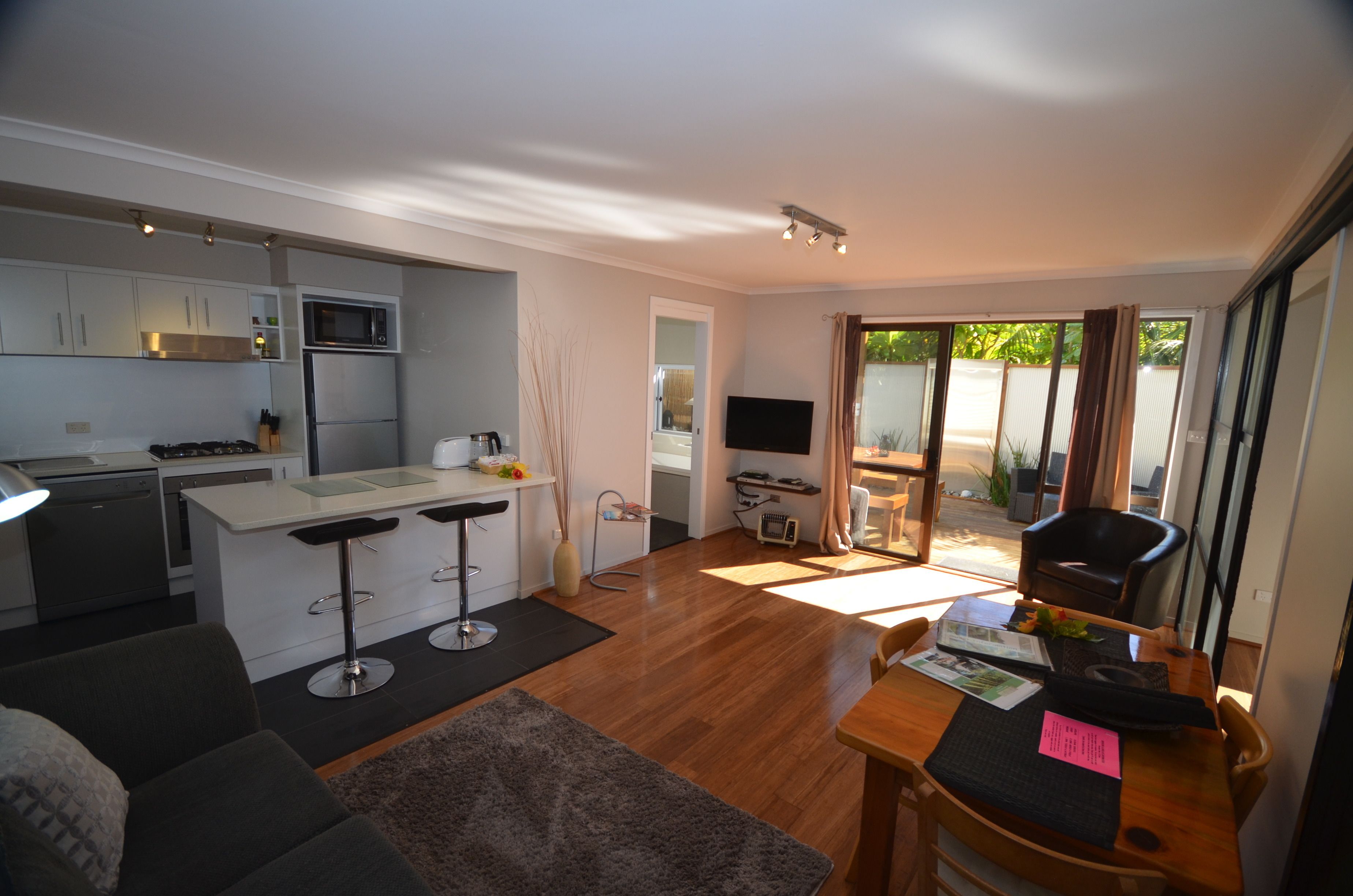 executive cottage, 1 bedroom, jetted tub | egyptian cotton sheets, premium bedding, individually decorated, desk