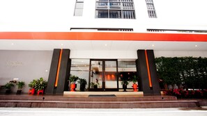 Property entrance - Miramar Hotel Bangkok (Bangkok)