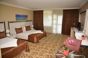 Minibar, in-room safe, desk, free cribs/infant beds - Atamer Hotel (Gemlik)