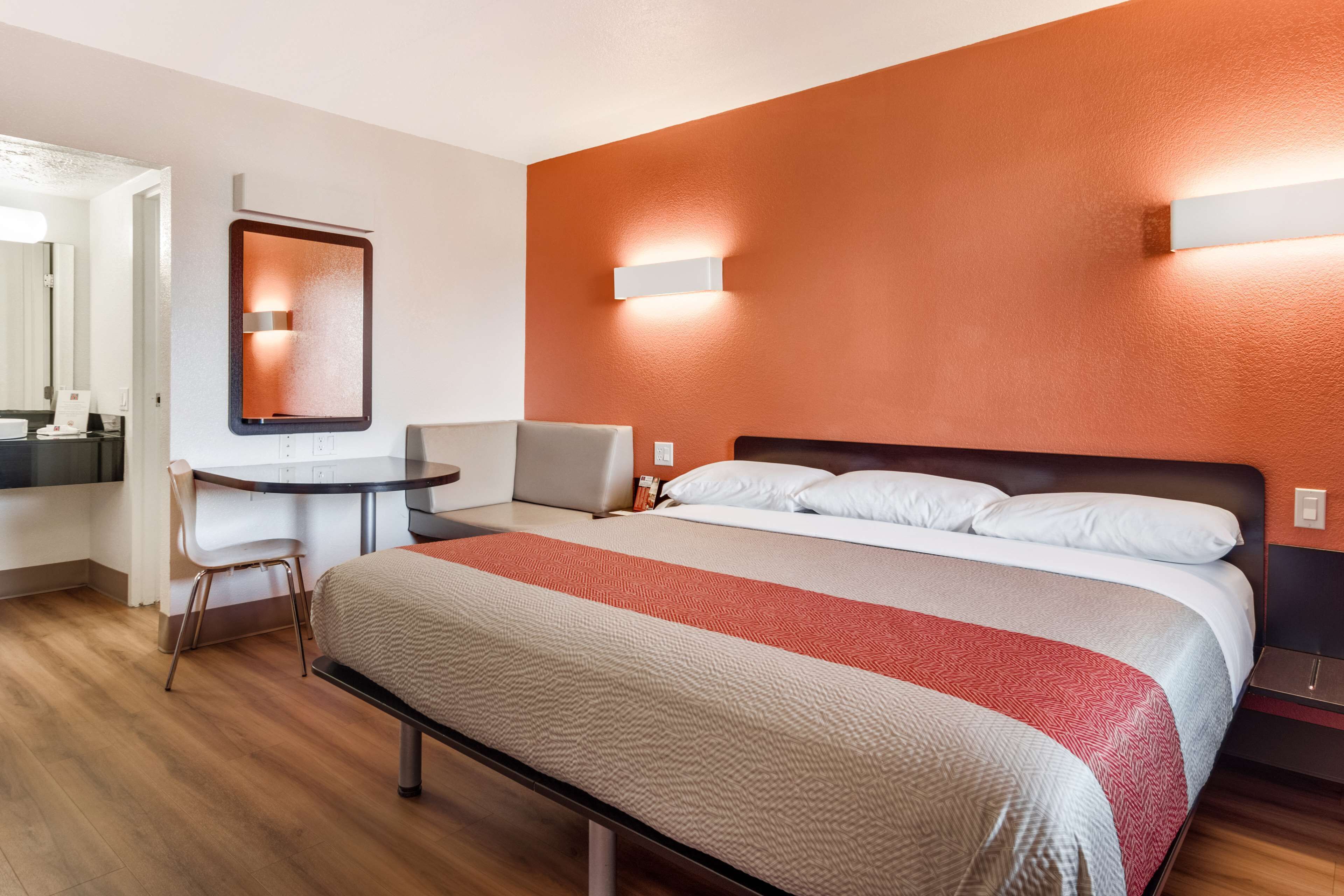 Verdunkelungsvorhänge, kostenloses WLAN, Bettwäsche