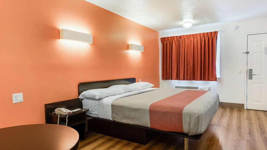 Motel 6 Youngstown, OH