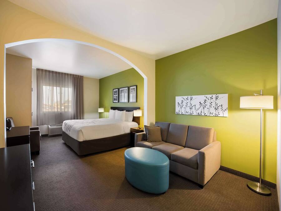 Suite, Non Smoking | Premium bedding, in-room safe, desk, iron/ironing board