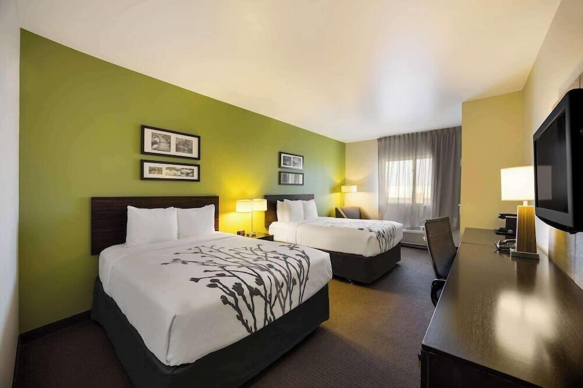 Premium bedding, in-room safe, desk, iron/ironing board