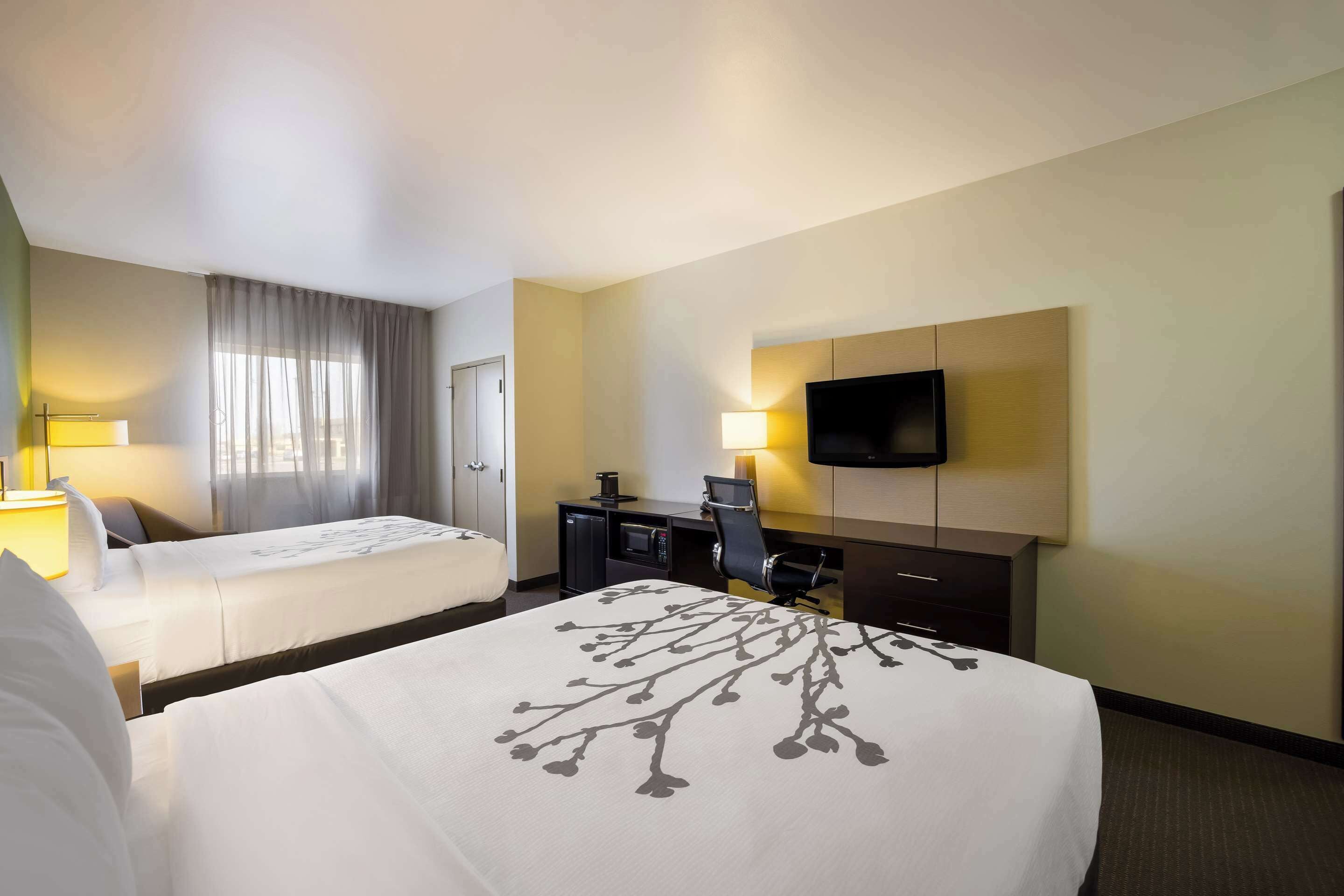 room, 2 queen beds, accessible, non smoking | premium bedding, in-room safe, desk, iron/ironing board