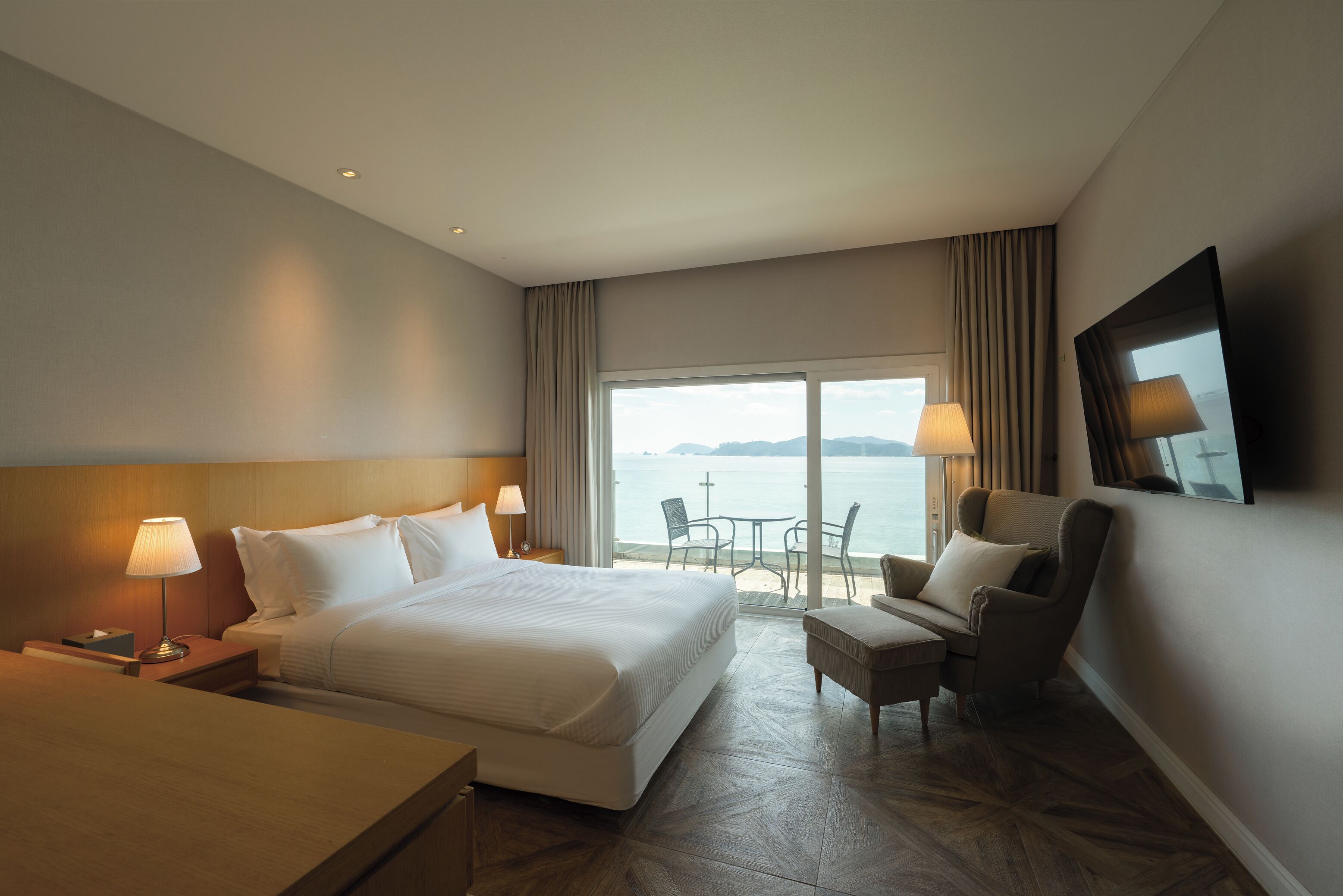 super deluxe ocean double | blackout curtains, rollaway beds, free wifi