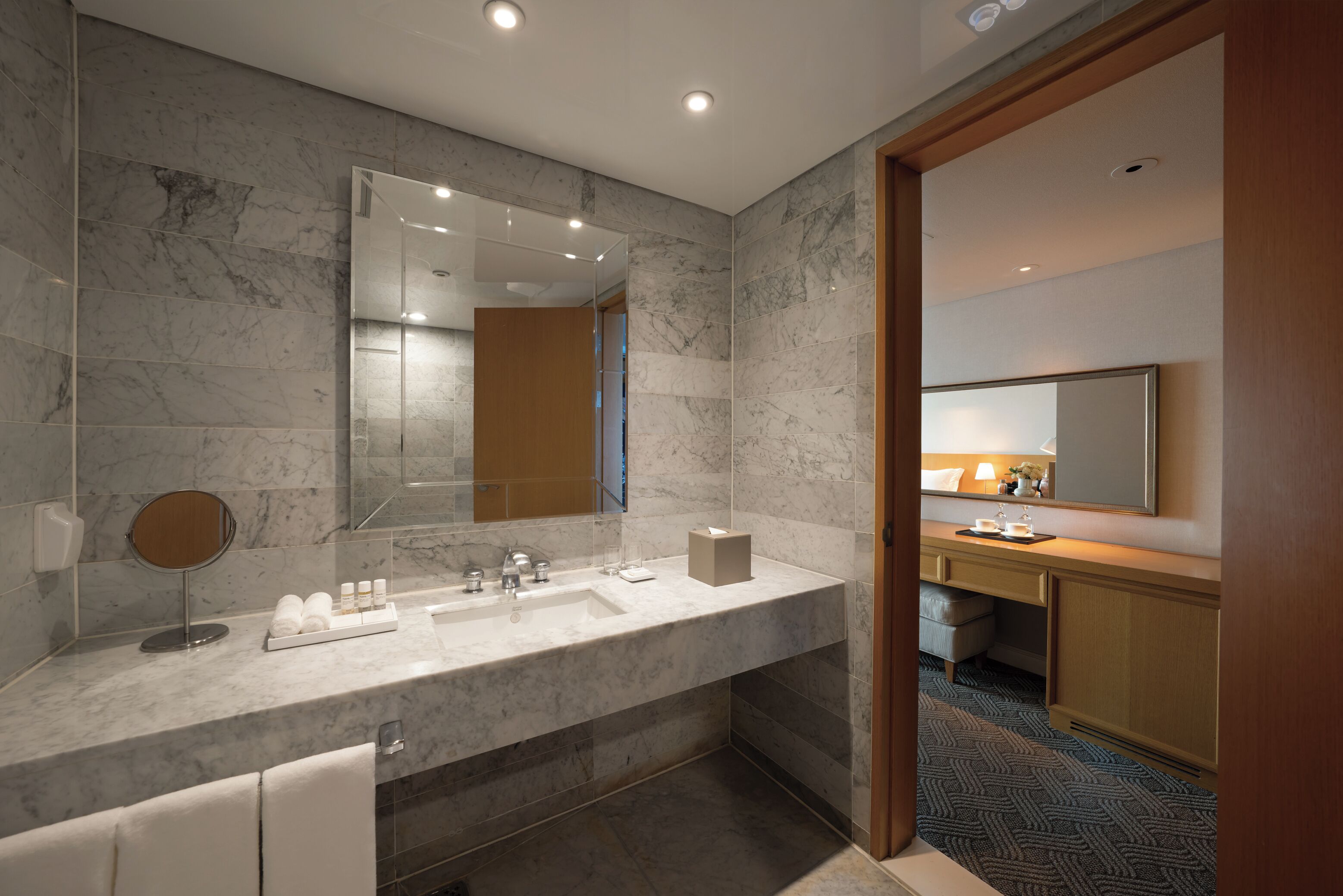 super deluxe ocean twin | blackout curtains, rollaway beds, free wifi