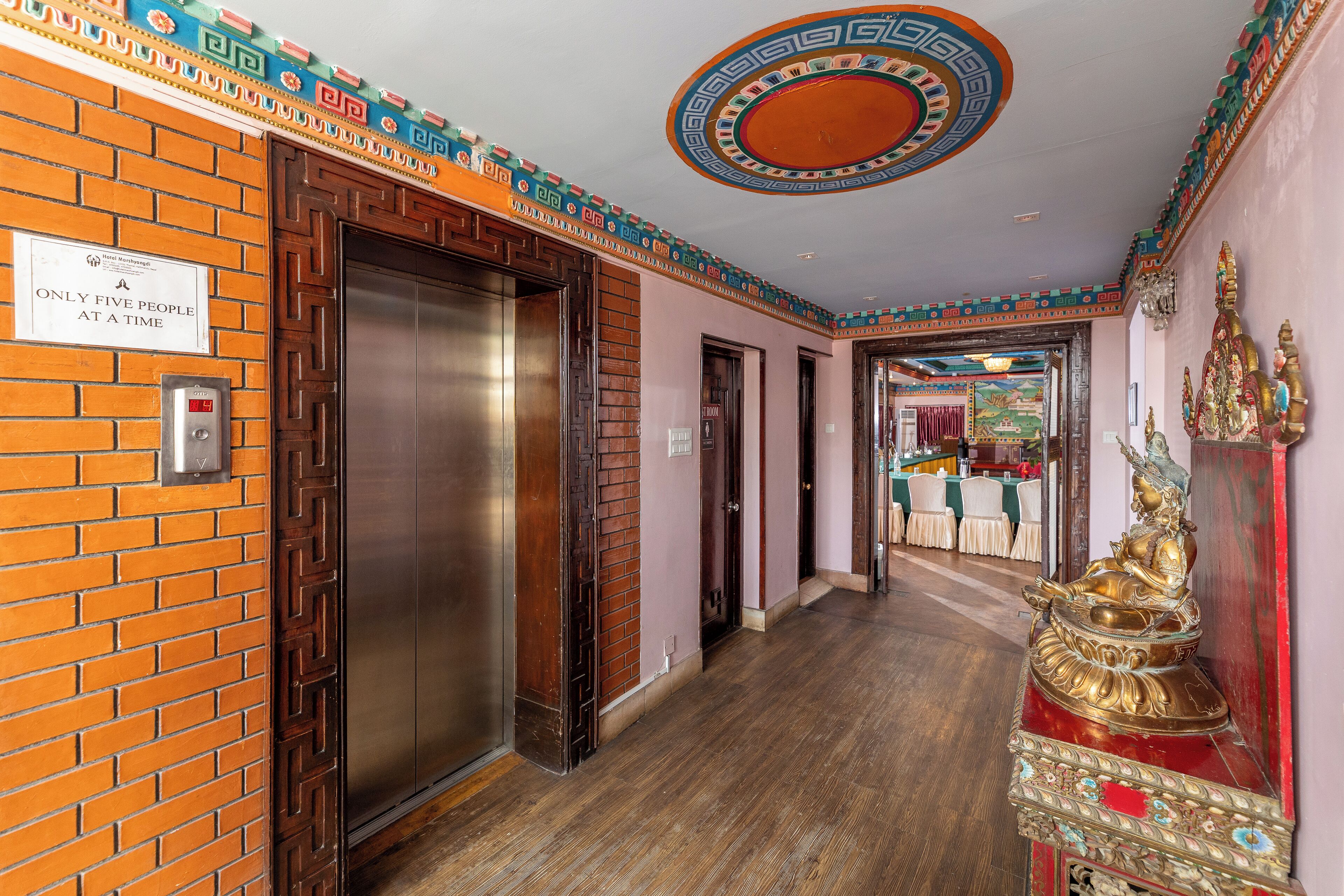 32-inch LED TV with satellite channels, TV