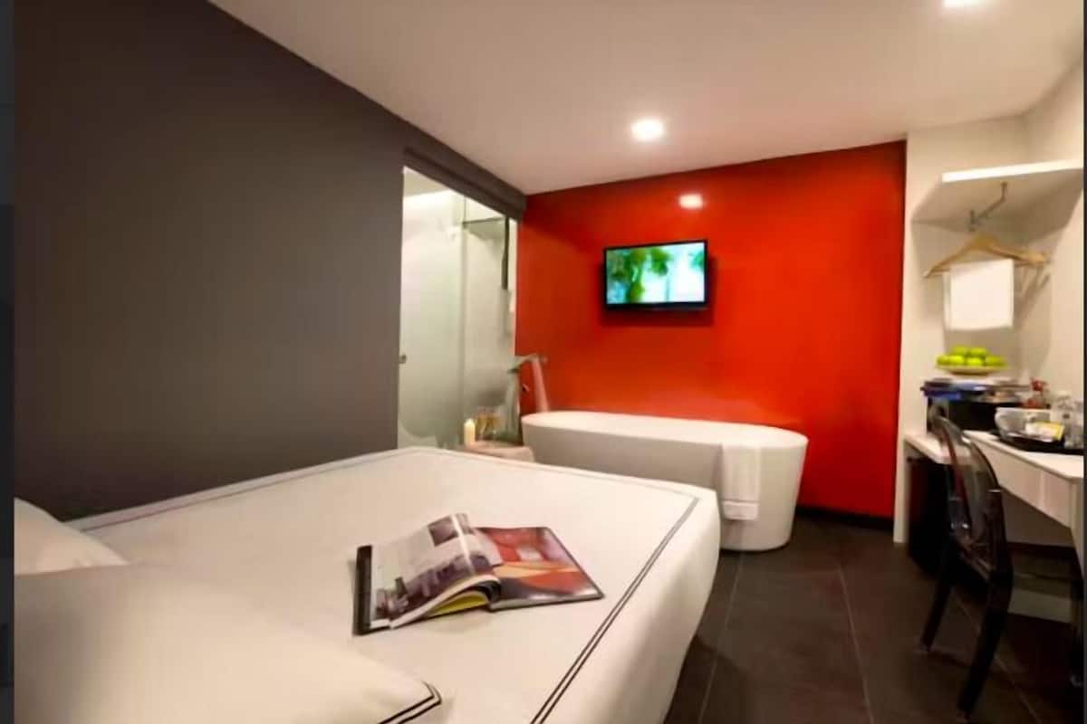 In-room safe, blackout curtains, iron/ironing board, free WiFi