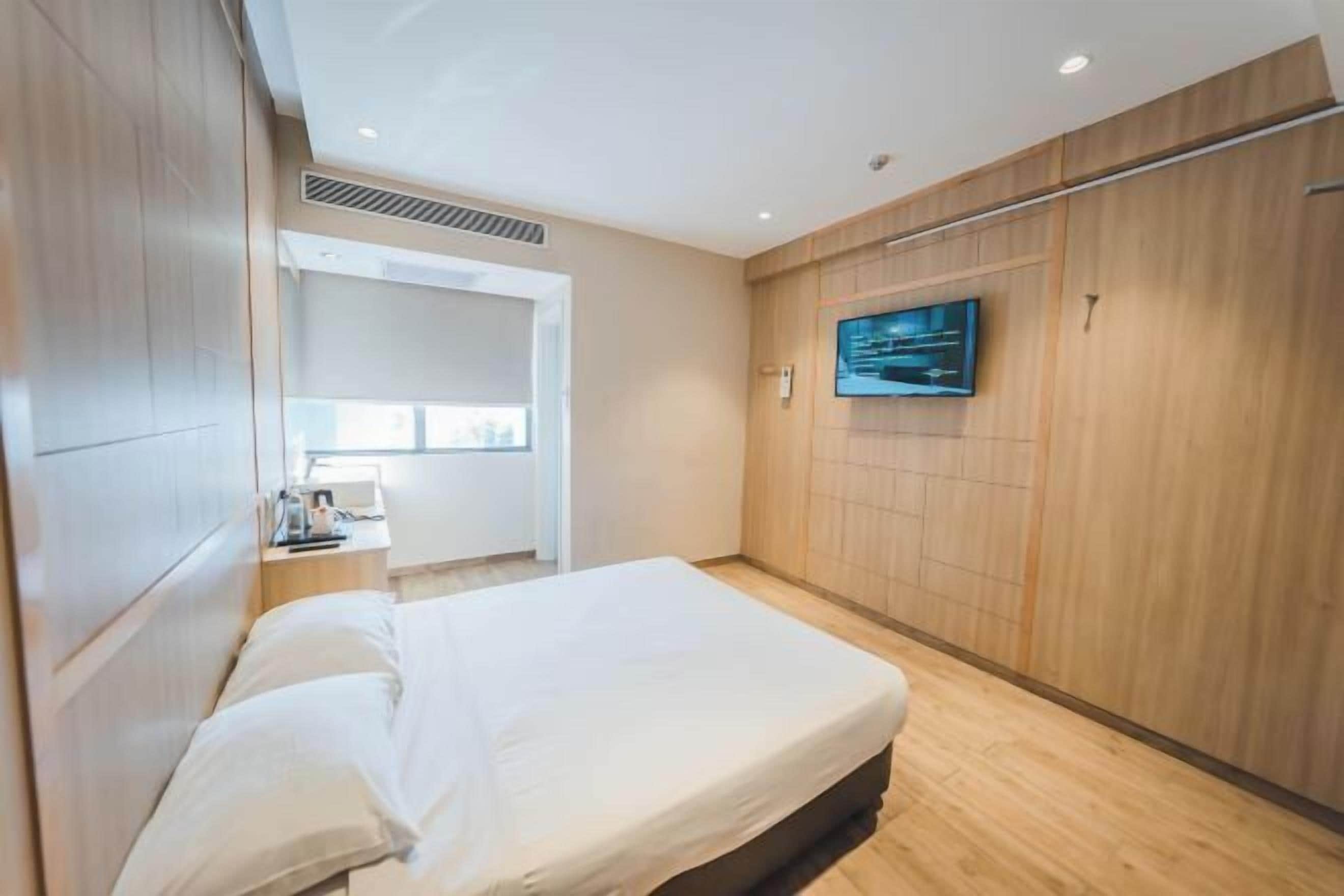 Desk, free WiFi, bed sheets