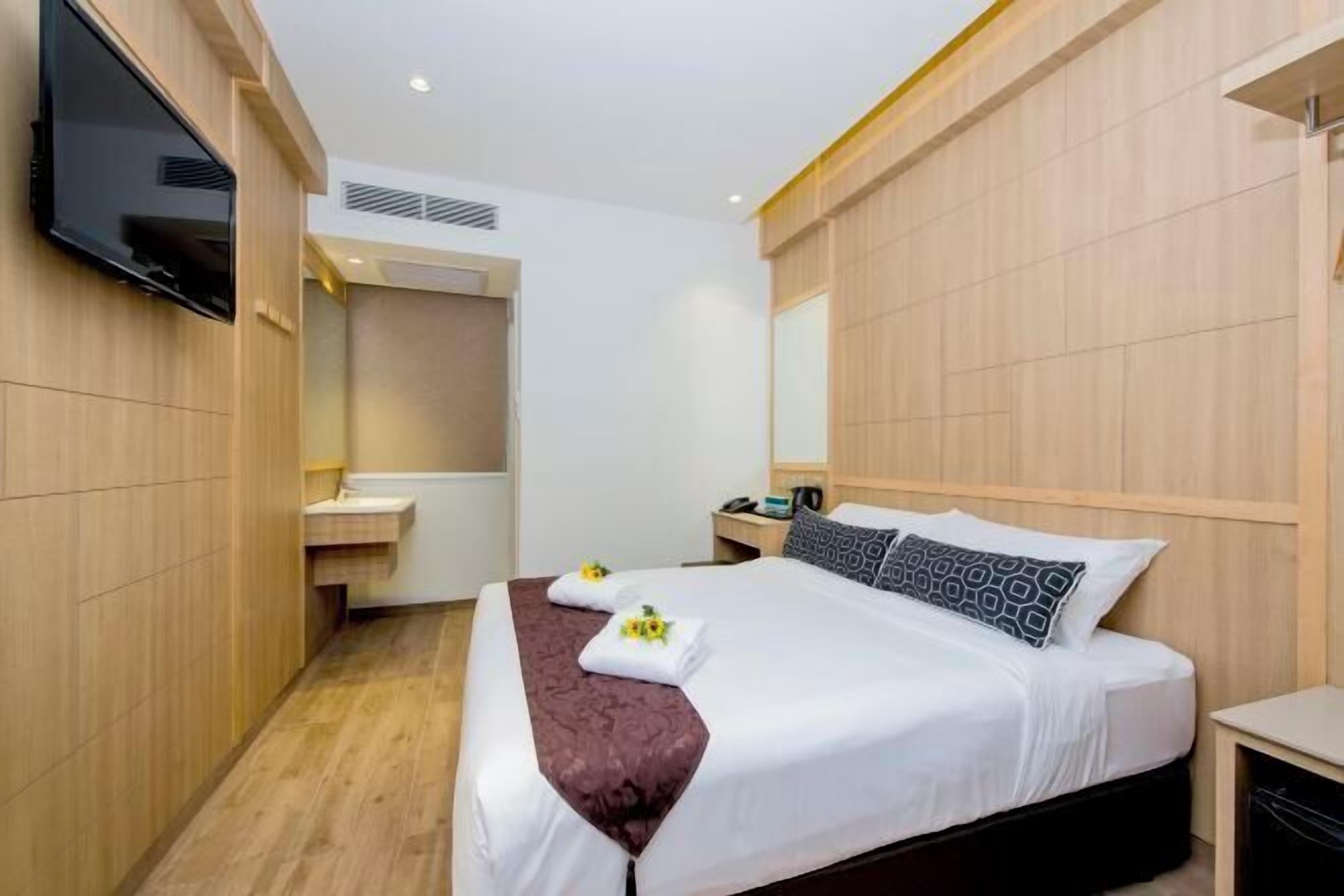 Desk, free WiFi, bed sheets