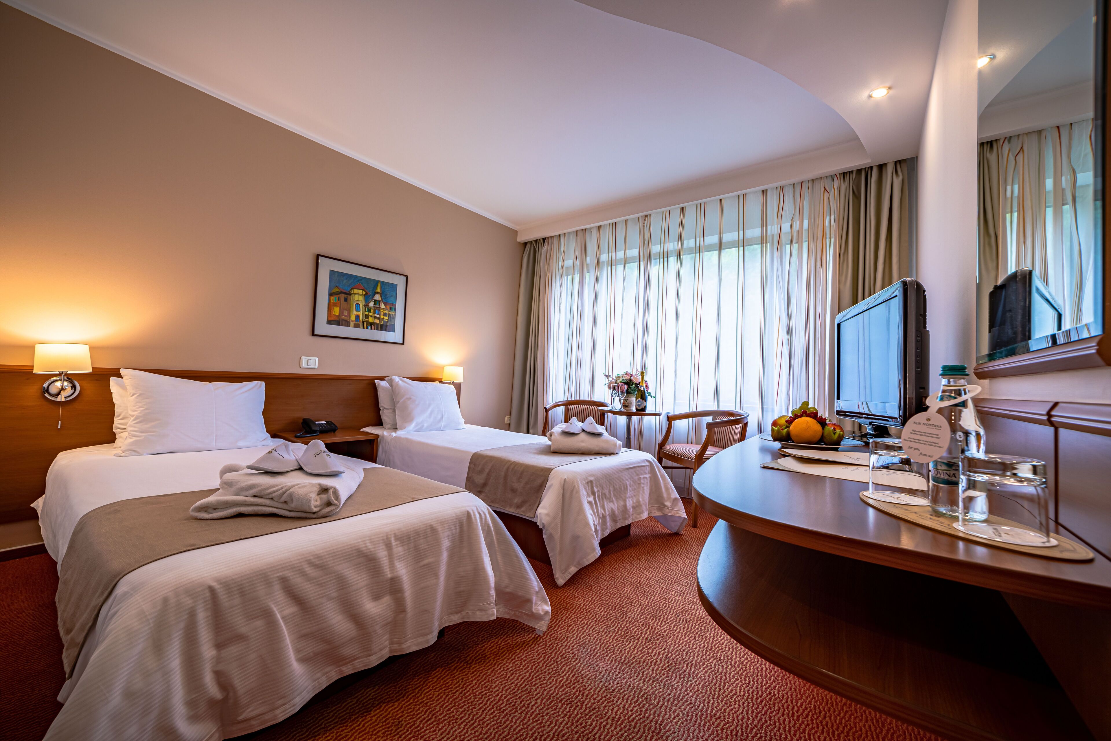 pillow-top beds, minibar, in-room safe, desk