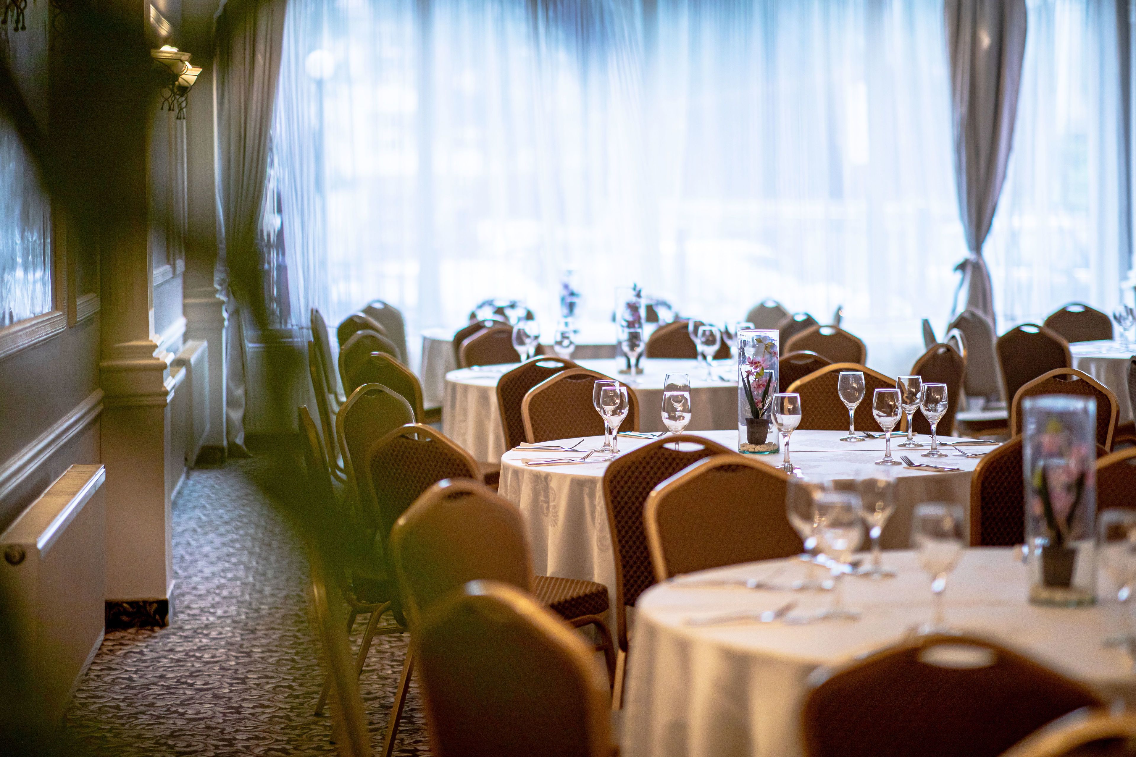 breakfast, lunch, dinner served; international cuisine