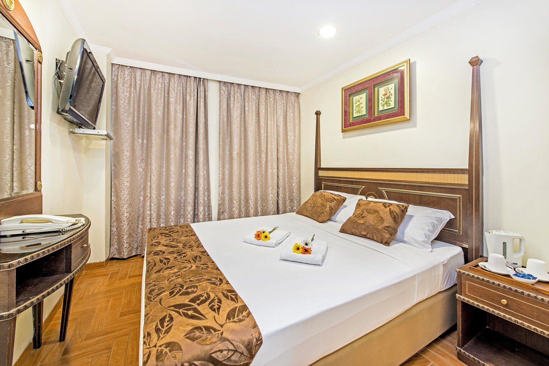 Desk, free WiFi, bed sheets