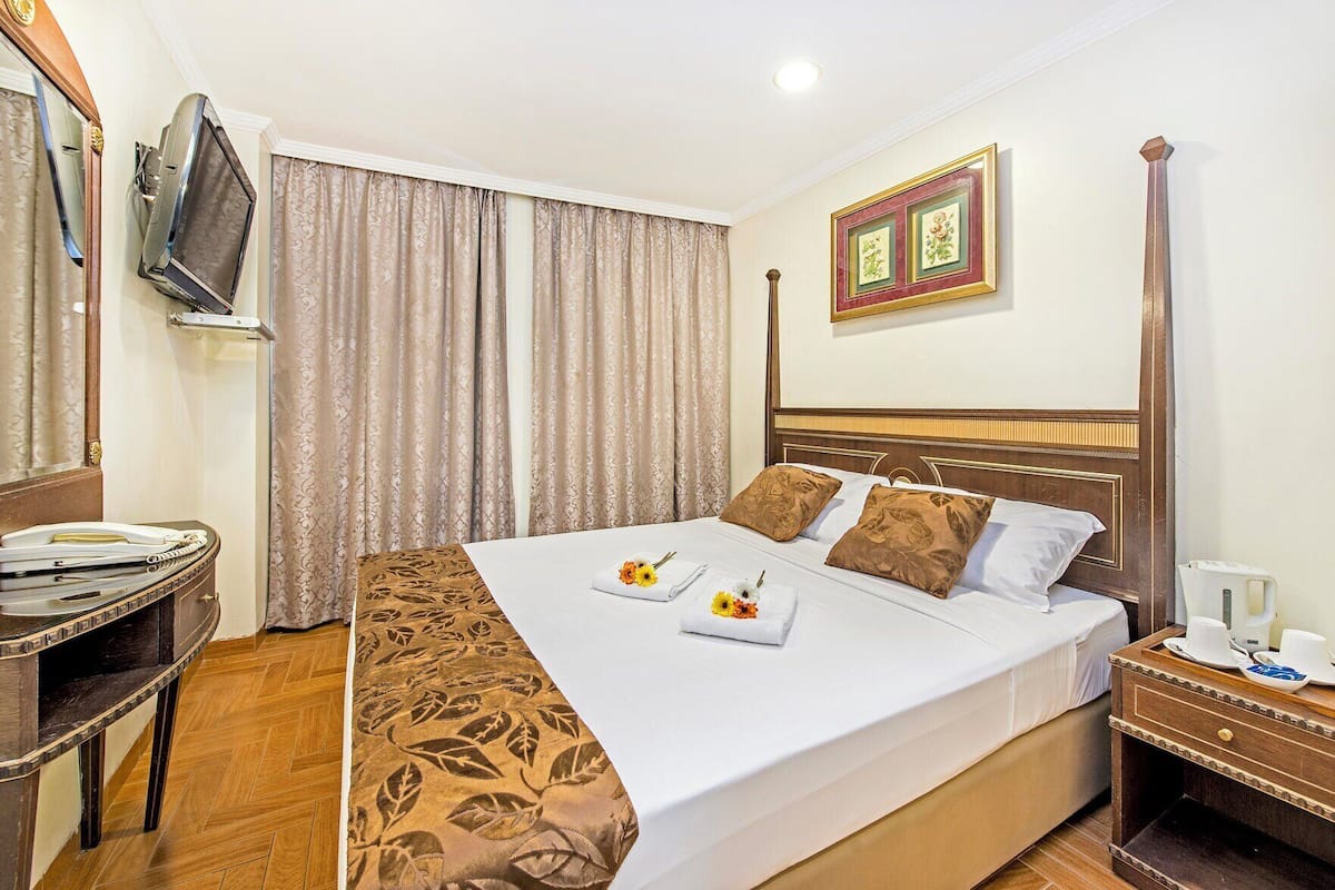 Desk, WiFi (free), bed sheets
