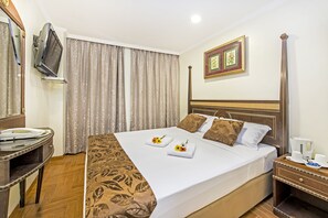Superior Room, 1 Queen Bed | Desk, free WiFi, bed sheets
