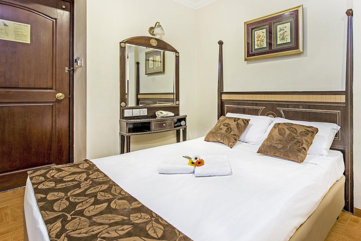 Kamar Standar, 1 Tempat Tidur Queen | Meja kerja, Wi-Fi gratis, dan seprai linen