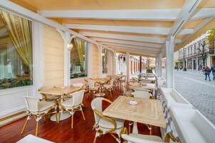 Breakfast, lunch, dinner served; local and international cuisine 