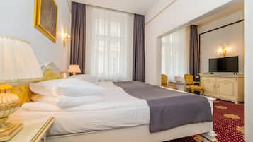 Suite Deluxe | 1 chambre, coffres-forts dans les chambres, bureau