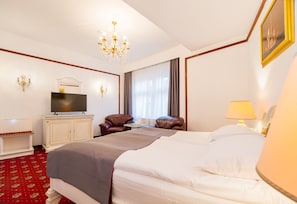 Superior Double Room | In-room safe, desk, laptop workspace, soundproofing - Hotel Imparatul Romanilor (Sibiu)