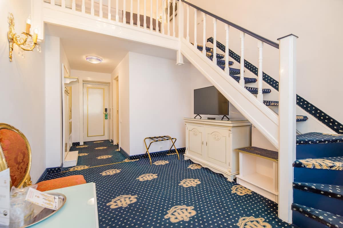 In-room safe, desk, laptop workspace, soundproofing