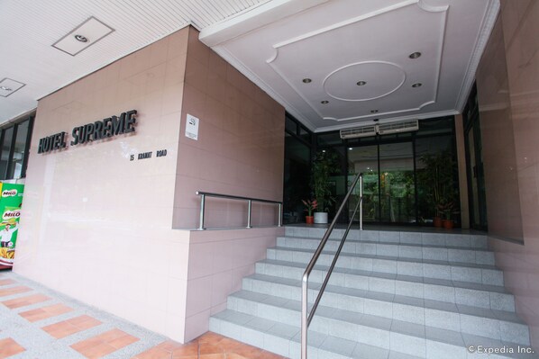 Property entrance - Hotel Supreme (Singapore)