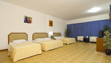 Een kluis op de kamer, een bureau, gratis wifi